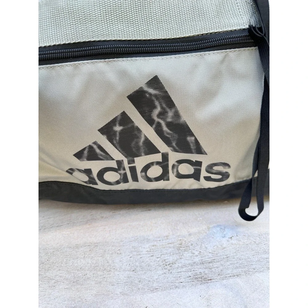 Adidas Defender IV Medium Gym Training Duffel Bag Silver Gray Padded Handles NWT